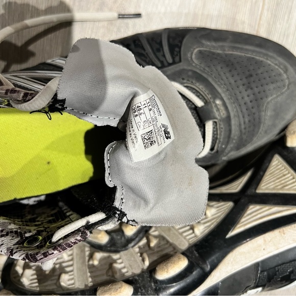 New Balance Cleats - Picture 3 of 5